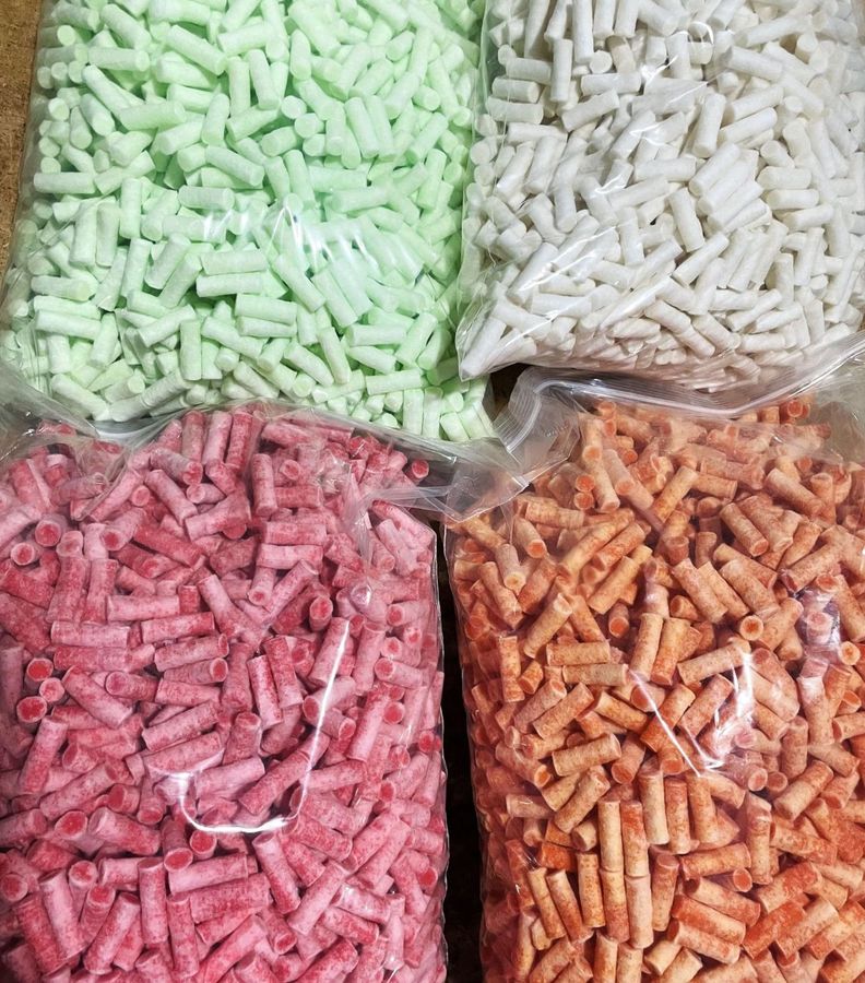 Bulk bags of coloured plugs